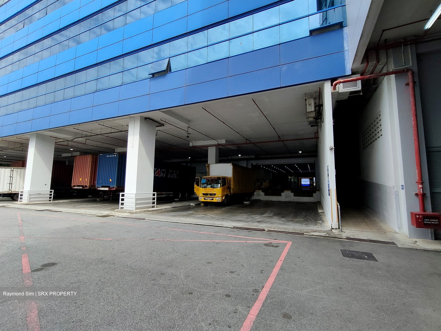 Changi Logistics Centre (D17), Warehouse #437691441
